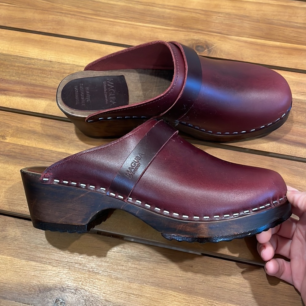 NEW Maguba Berkeley Bordeaux clog, size 8.